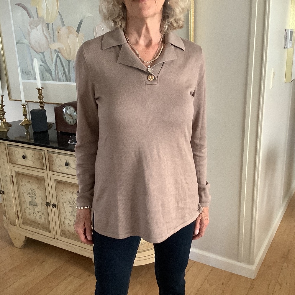 Isaac Mizrahi Live!  Women’s long sleeved collared sweater.  Size Small.